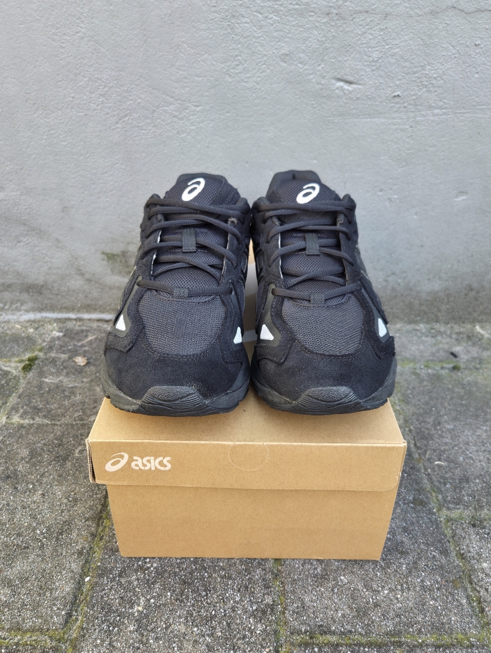 ASICS GEL-K1011 Sneakers Mens 10.5 Black Silver Running Shoes NEW - Picture 2 of 10